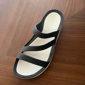 Crocs Sandals size 6 fits like a 7